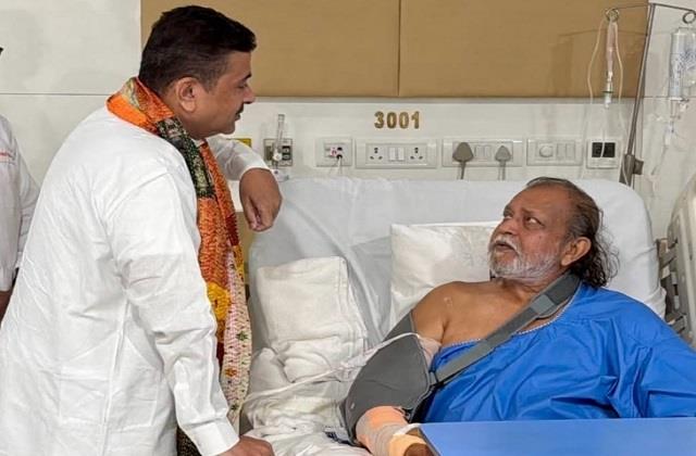 Mithun Chakraborty की हुई सर्जरी, एक्टर से मिलने पहुंचे पश्चिम बंगाल के CM