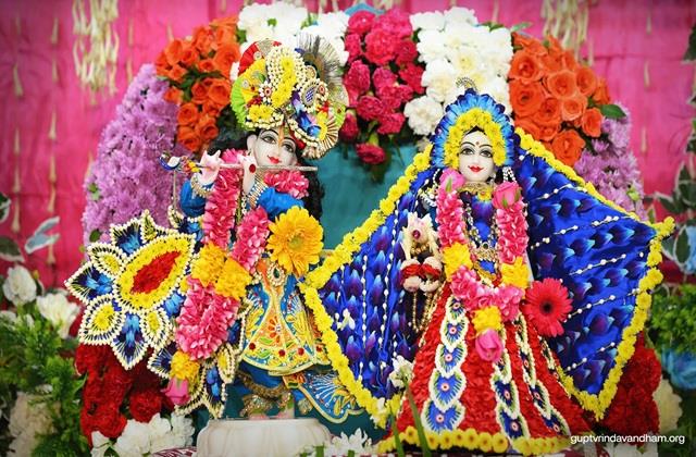 बरसाना में आज भी भी जीवित हैं राधा-कृष्ण का प्रेम,  जिंदगी में एक बार जरूर जाए यहां