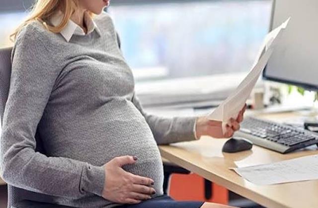 Maternity Leave  पर दिल्ली हाईकोर्ट का बड़ा फैसला, अब मां बनने के बाद नौकरी से नहीं घटेगा पद