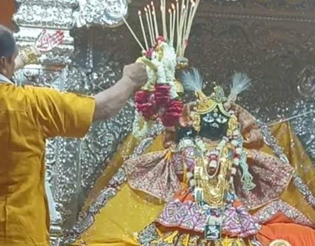 रात 2 बजे हुई बांके बिहारी की अलौकिक मंगला आरती, साल में सिर्फ एक बार ही दिखता है ये नजारा