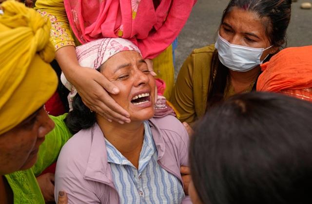 नेपाल में  बाढ़ के बाद हालत बेहद खराब !  डर के मारे सो नहीं रहे बच्चे, हवा की आवाज सुन कांप रहे लोग