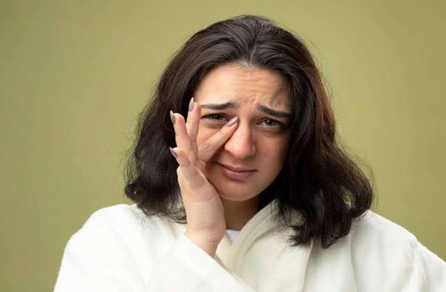 सुबह- सुबह चेहरे पर दिखती Swelling तो समझो शरीर के कुछ इशारे