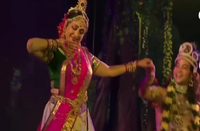 जन्माष्टमी पर कृष्ण के रंग में रंगी दिखी हेमा मालिनी, राधा रानी रूप में दिखी बेहद खूबसूरत