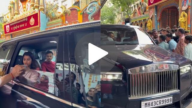 26 साल की MLA मैथिली ठाकुर, 12 करोड़ की महंगी गाड़ी में पहुंचीं लालबागचा राजा