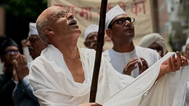 महात्मा गांधी के किरदार में नजर आएंगे मनोज बाजपेयी,किरदार के लिए किया तगड़ा ट्रांसफॉर्मेशन