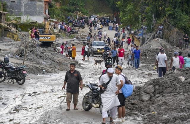 नेपाल में बाढ़ के बाद अब Dead Bodies के लिए हो रही लड़ाई, एक शव पर तीन परिवारों ने किया दावा