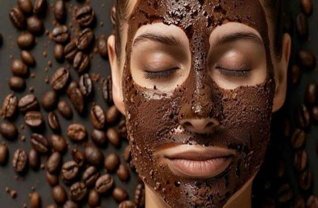 सिर्फ 3 चीजों से बनाएं कॉफी स्क्रब, घर पर ही पाएं सॉफ्ट और ग्लोइंग स्किन