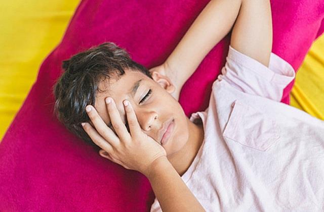 अचानक चेहरा पीला पड़ना है भी है बच्चे में माइग्रेन के लक्षण, माता- पिता को पता होनी चाहिए ये बातें