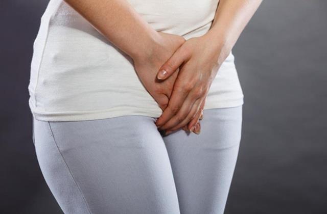 बैठने पर Vagina में होता है तेज दर्द? तो उम्र का बहना बनाकर इसे बिल्कुल ना करना इग्नोर