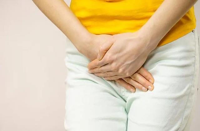 महिलाओं का रोते हुए या छींकते हुए क्यों निकल जाता है पेशाब? Stress भी है  इसका बढ़ा कारण