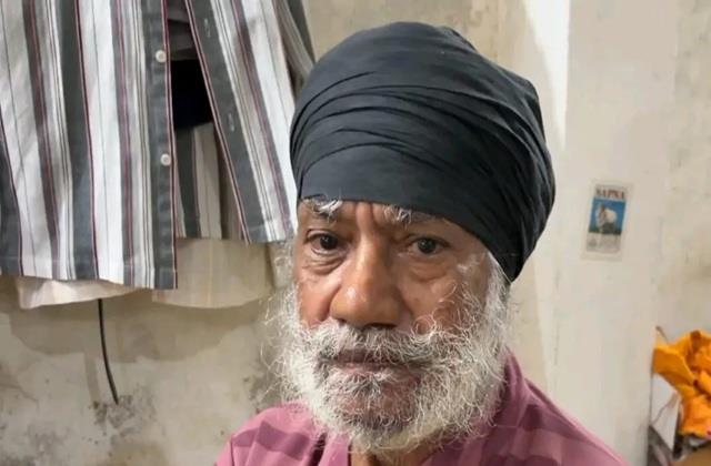 कभी ढाई लाख थी महीने की कमाई... आज वृद्धाश्रम में रहने को मजबूर इंजीनियर, 3 बेटों ने छोड़ा साथ