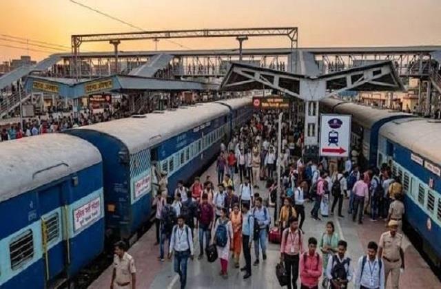 बिहार-यूपी जाने वाले यात्रियों के मोबाइल पर आएगा रेलवे का मैसेज, बताएगा किस स्पेशल ट्रेन में खाली हैं सीटें
