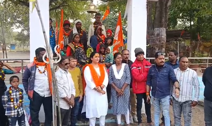 PunjabKesari, Religious Conversion, Ghar Wapsi, Jabalpur News, Vedic Rituals, Sanatan Dharma, Purification Ceremony, Hindu Organizations, International Hindu Council, National Bajrang Dal, Religious Reversion, Voluntary Conversion, Community News, India Religion Update, Madhya Pradesh News