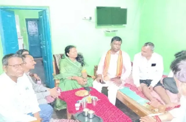 PunjabKesari, BJP Leader, Euthanasia Demand, Vishambhar Yadav, Chhattisgarh Politics, Bhupesh Baghel, BJP, Congress, Raipur News, Surajpur, Political Support, Chhattisgarh News, Raipur Treatment, Humanity First, Breaking News