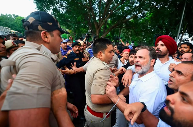 PunjabKesari, charanjit-channi-randhawa-and-raja-warring-in-custody