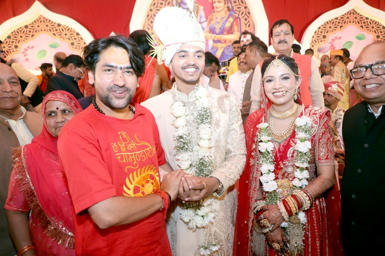 PunjabKesari, Mohan Yadav, Ujjain Mass Wedding, Abhimanyu Yadav, Ishita Wedding, Social Harmony, Collective Marriage Ceremony, Swami Ramdev, Dhirendra Shastri, Mangu Bhai Patel, Karnataka Governor Thawar Chand Gehlot, Jyotiraditya Scindia