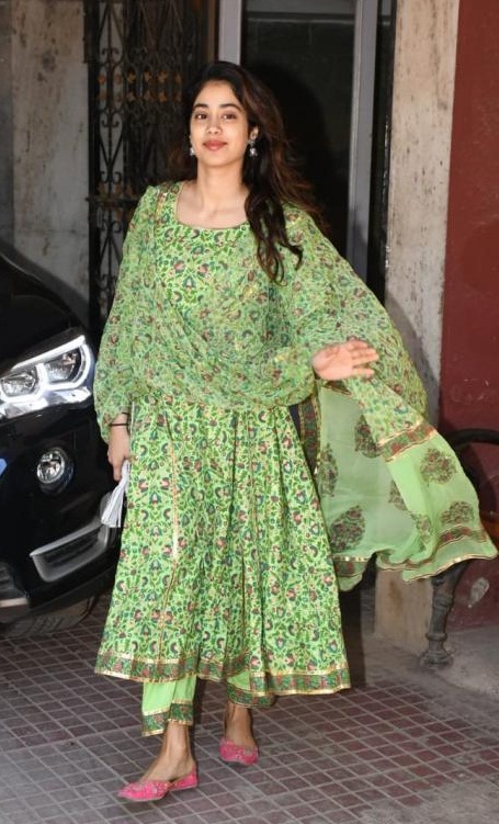 Bollywood Tadka, Janhvi Kapoor Images, Janhvi Kapoor Pictures, Janhvi Kapoor Photos