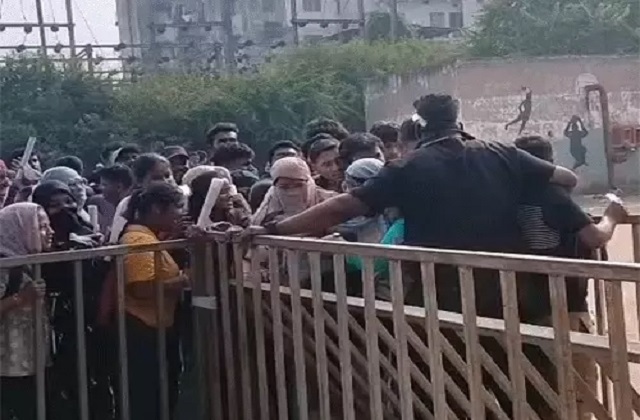 PunjabKesari, Virat Kohli, Rohit Sharma, India Vs South Africa, Raipur ODI, Raipur Match, Kohli Rohit Craze, Ticket Rush Raipur, IND v SA 2025, Raipur Stadium, Viral Cricket News, ODI 2025, Cricket Fans India, Kohli Fans, Rohit Sharma Fans