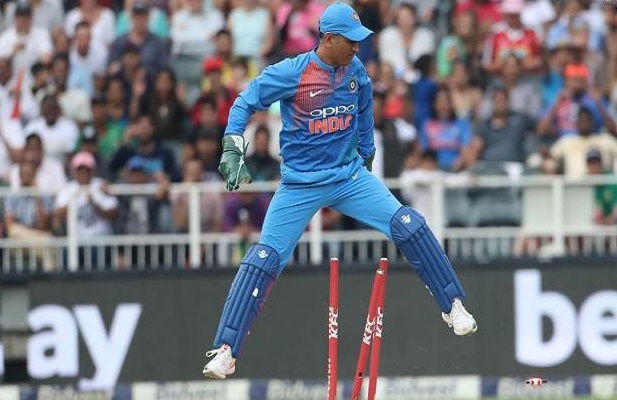 MS Dhoni Image, धोनी के नाम दर्ज हुई बड़ी उपलब्धि, अफ्रीकी विकेटकीपर को पछाड़ा