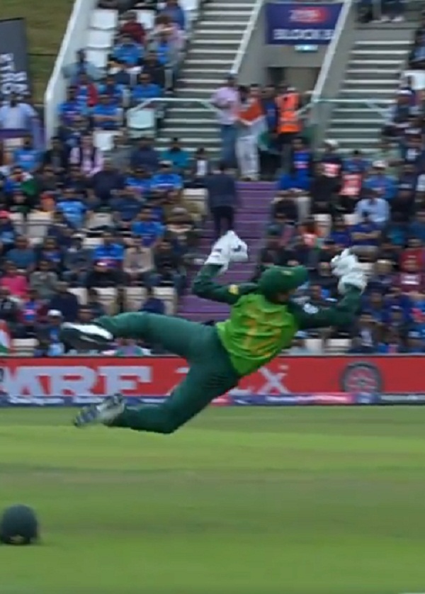 Quantum de kock brilliant catch to out indian skipper