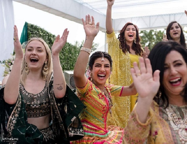 PunjabKesari,priyanka chopra image, nick jonas image, music ceremony images, mehndi images